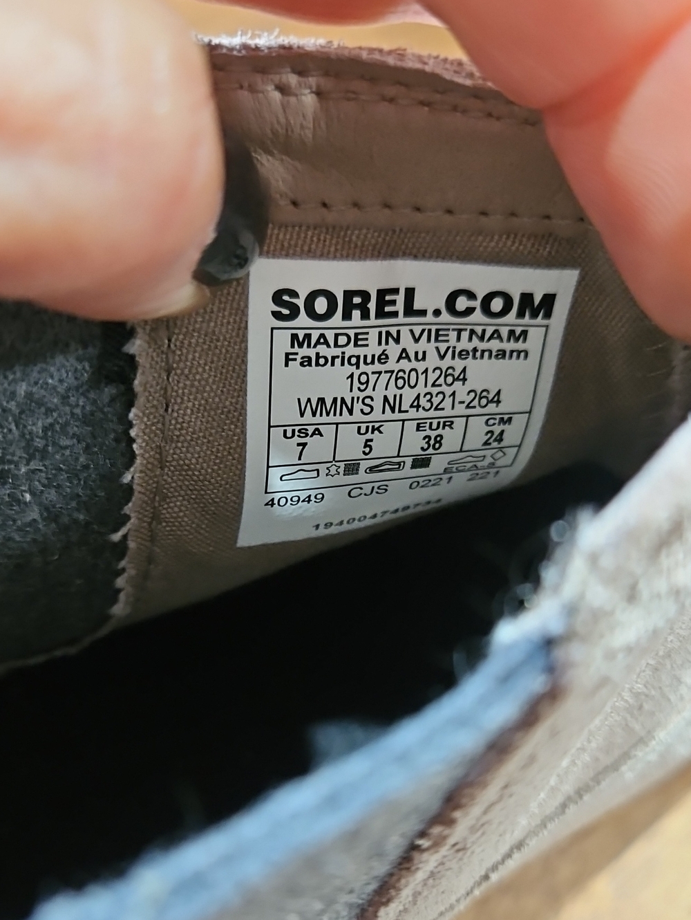 🍂🍁Sorel Taupe And Gray Ankle Boots - Picture 11 of 14